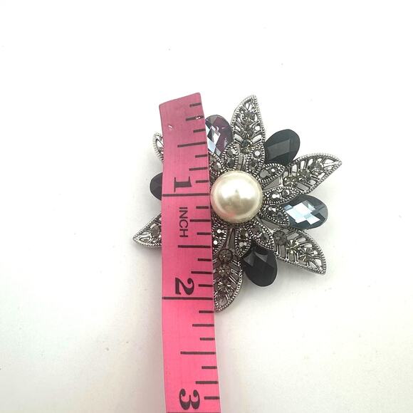 Premier Designs Pearl's Night Out Rhodium Crystal Flower Pin Brooch Pendant - Picture 3 of 9
